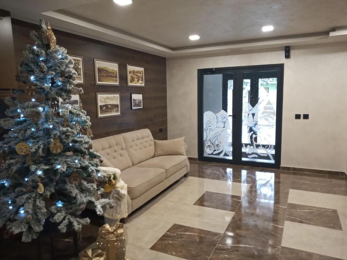Pin Apartament *