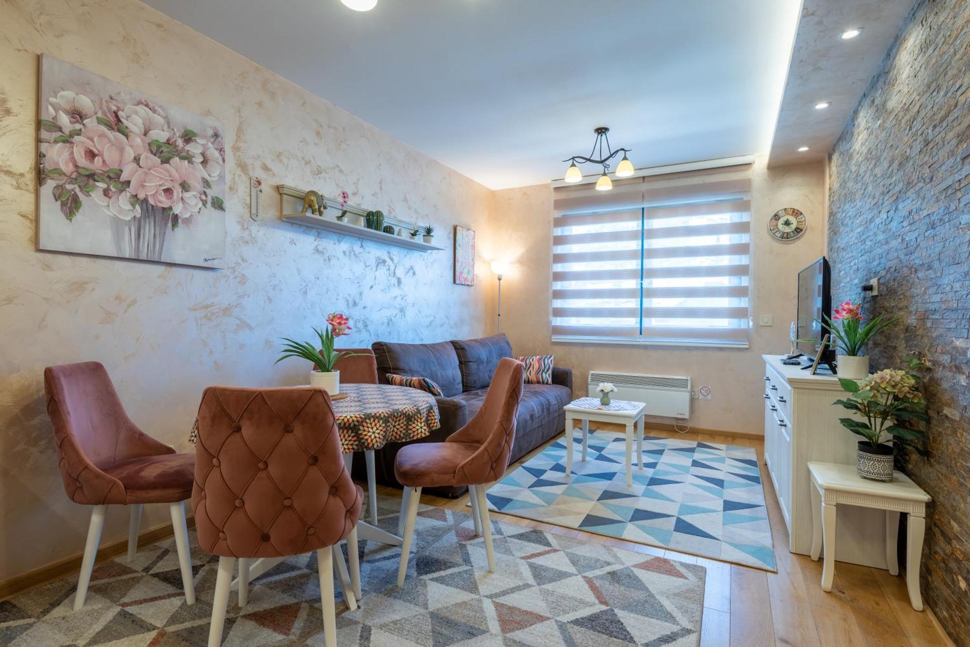 Pin Apartament *